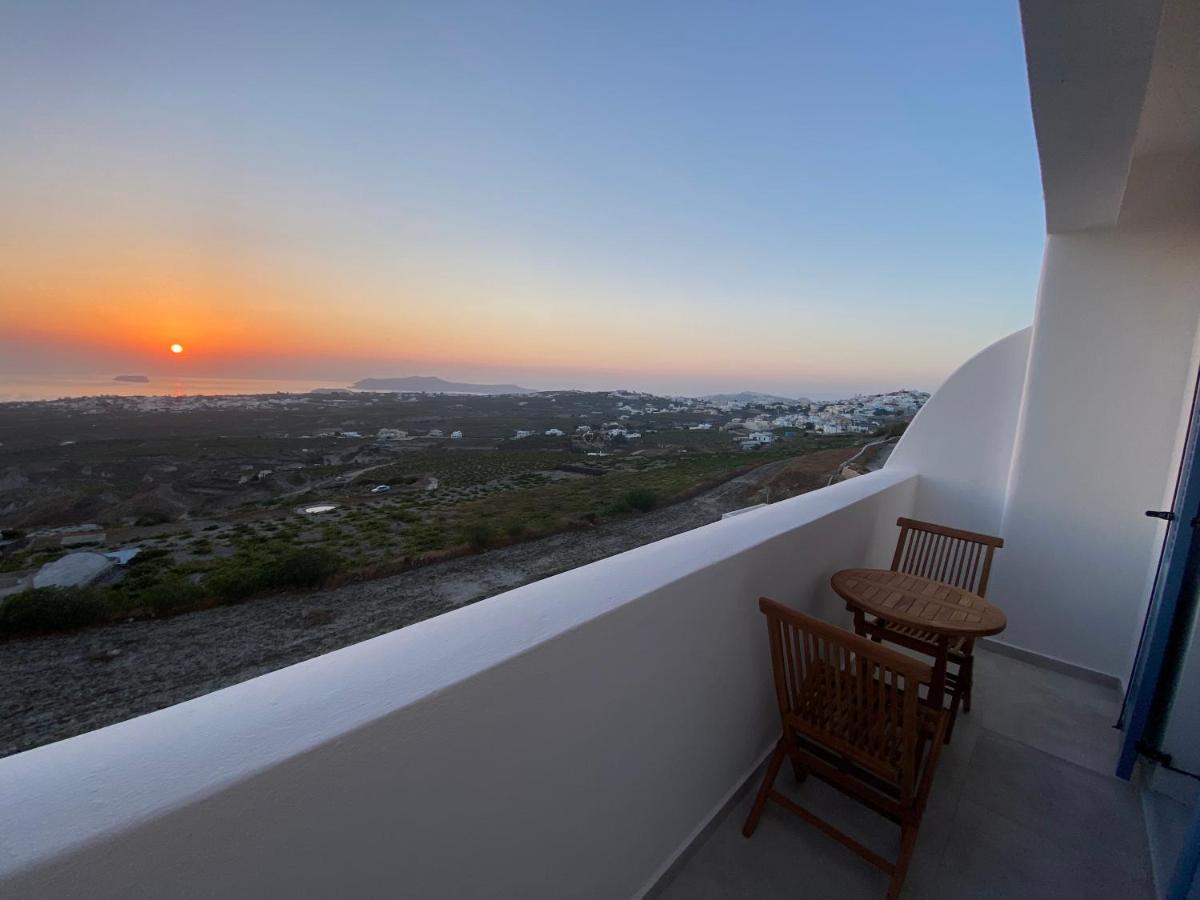 Ena Suites Santorini Pyrgos Kallistis Exterior photo