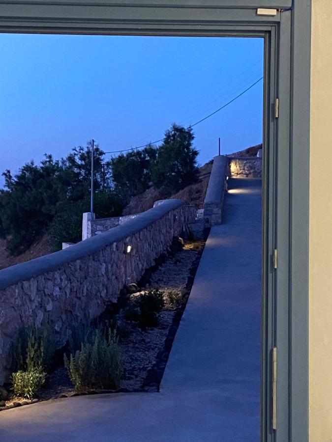 Ena Suites Santorini Pyrgos Kallistis Exterior photo