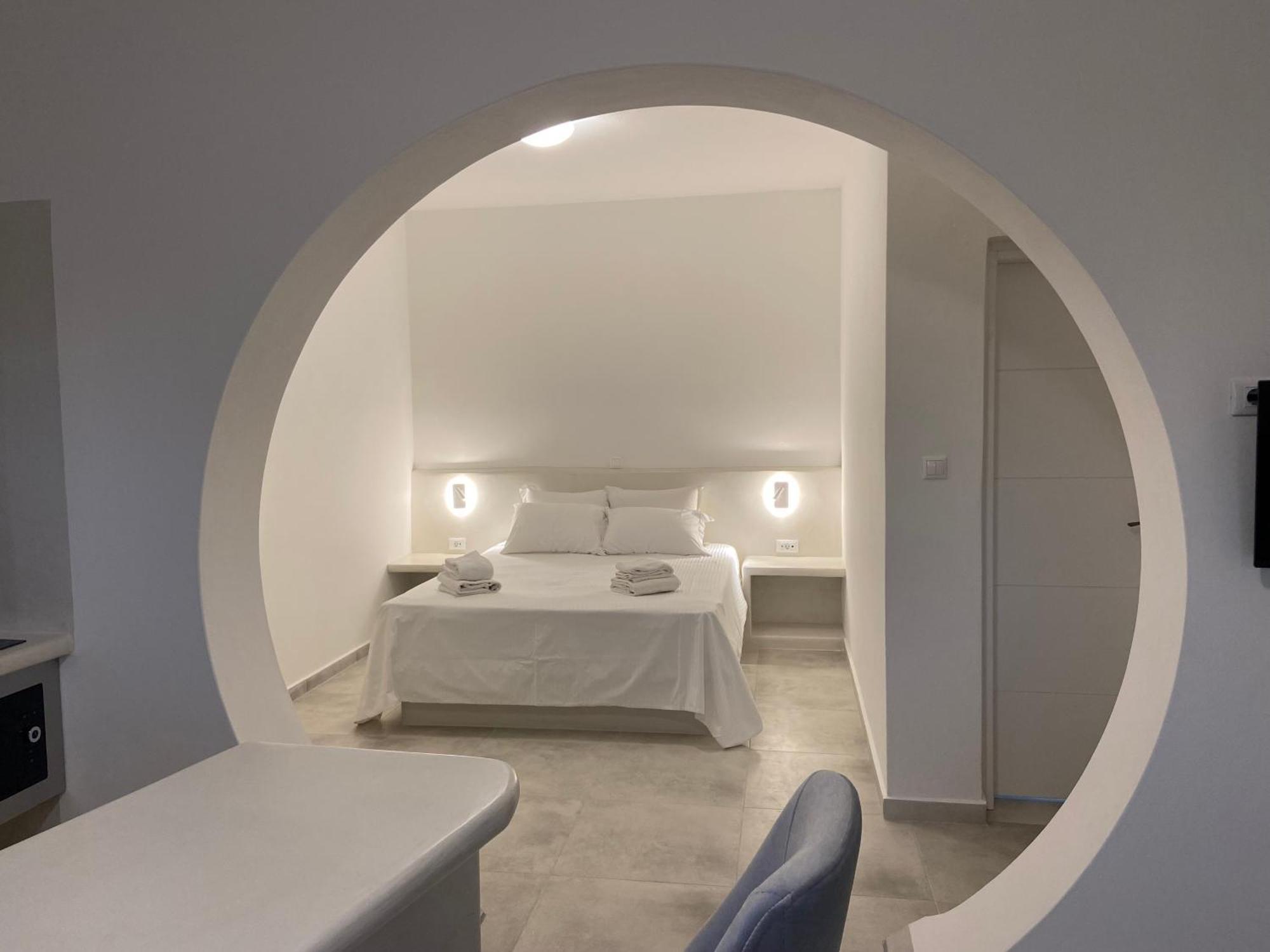 Ena Suites Santorini Pyrgos Kallistis Exterior photo