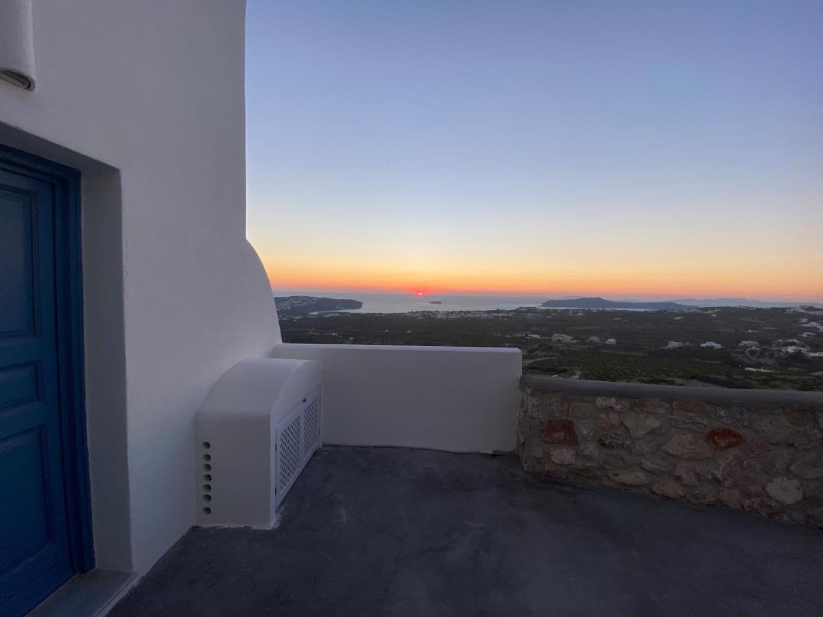 Ena Suites Santorini Pyrgos Kallistis Exterior photo
