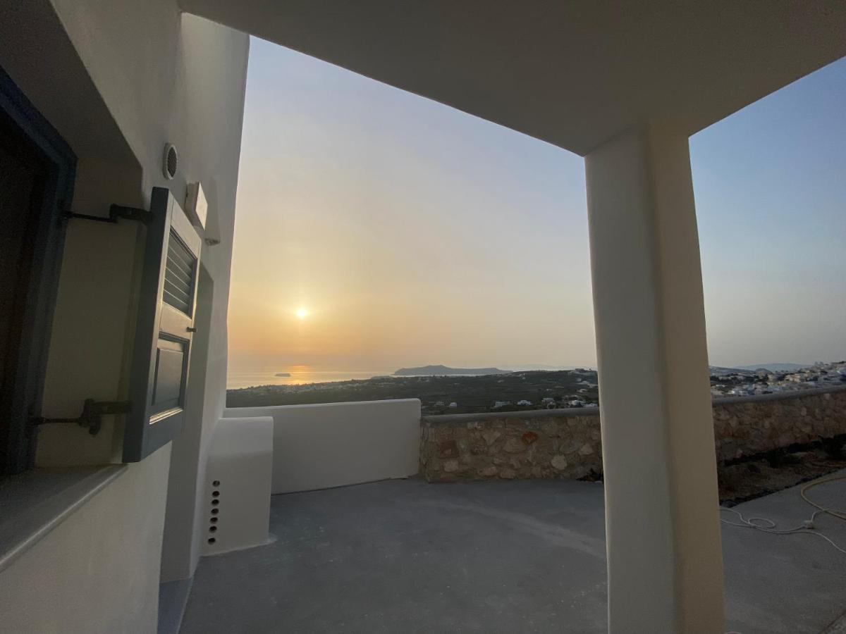 Ena Suites Santorini Pyrgos Kallistis Exterior photo
