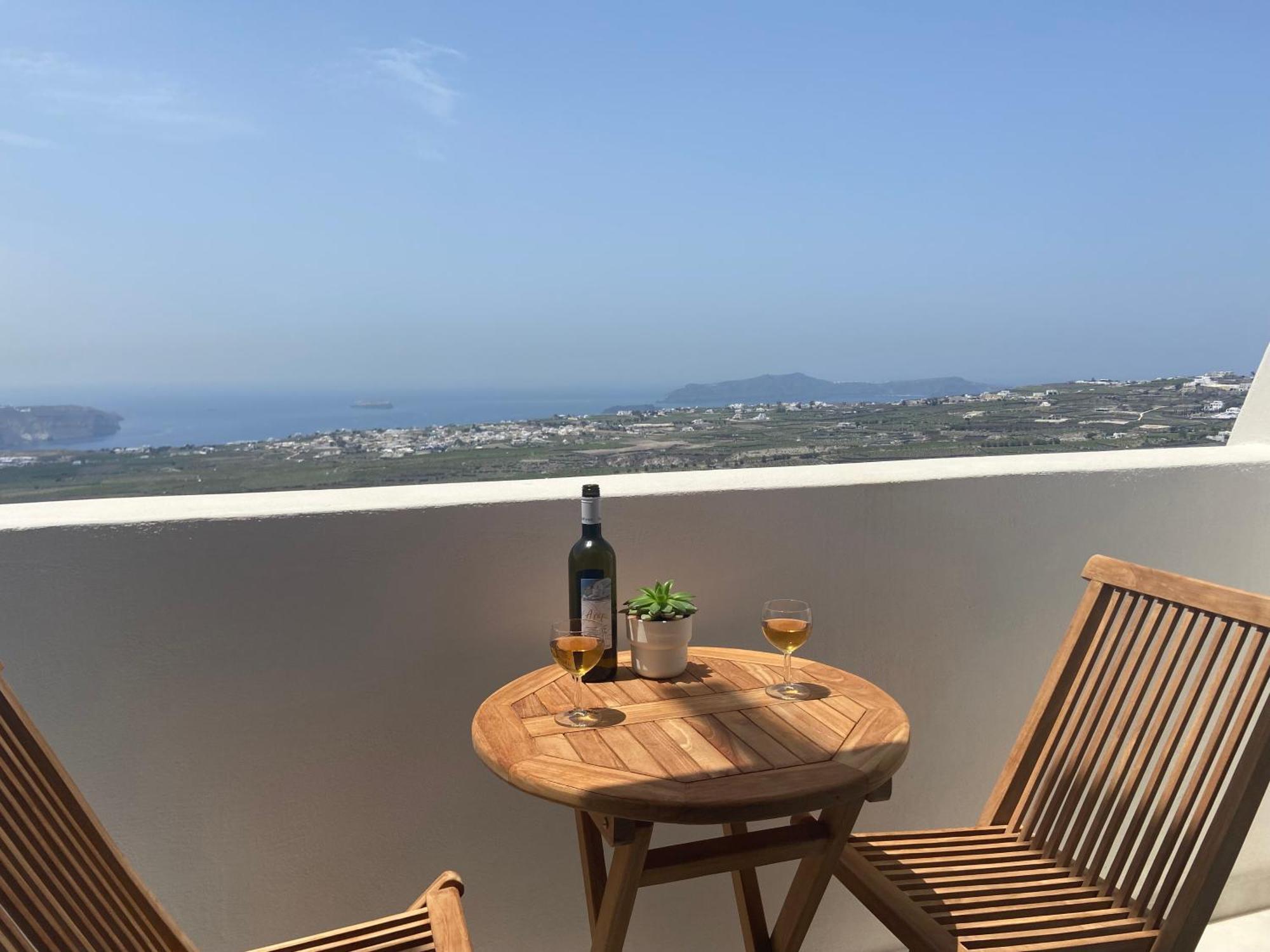 Ena Suites Santorini Pyrgos Kallistis Exterior photo