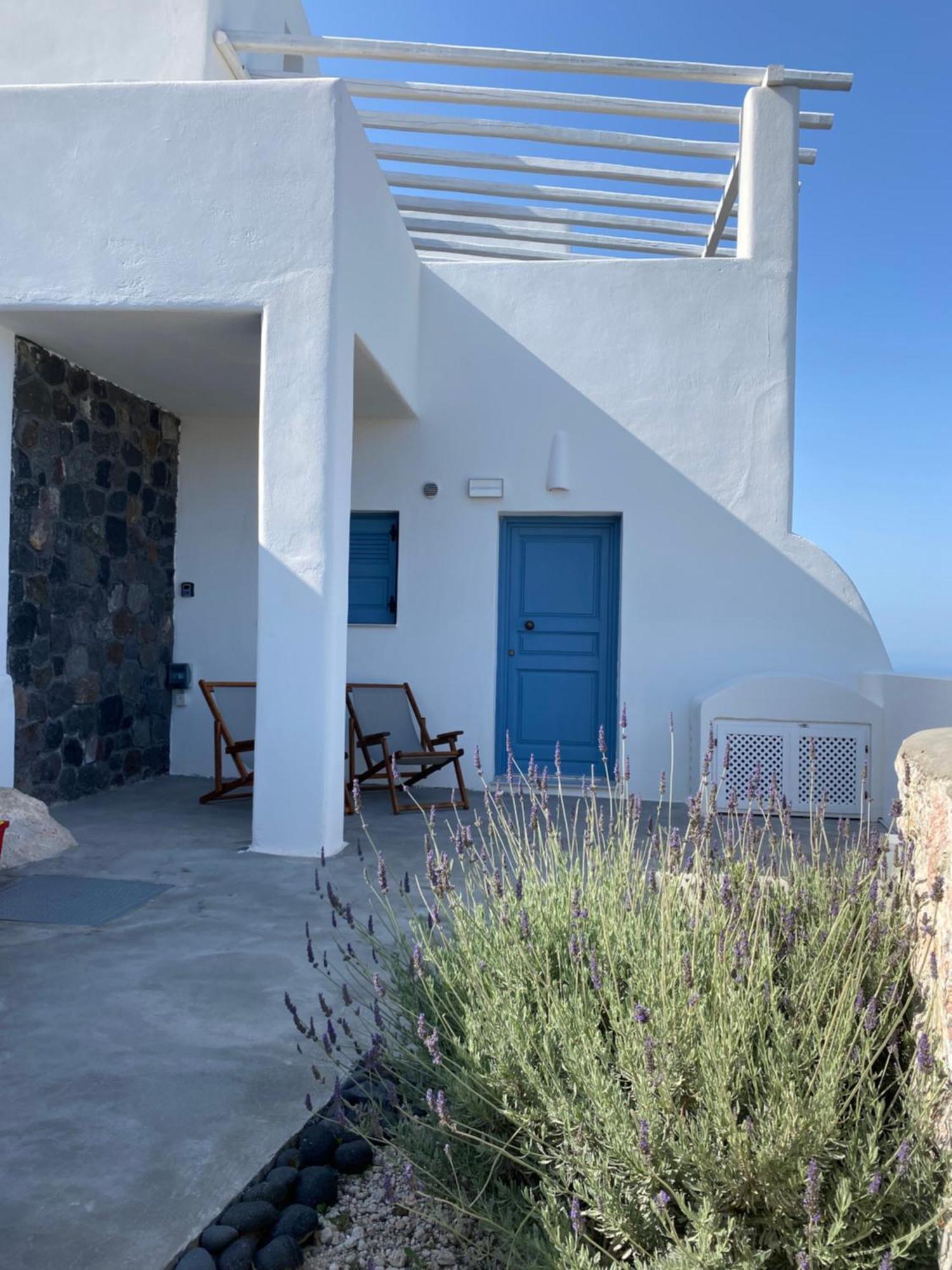 Ena Suites Santorini Pyrgos Kallistis Exterior photo