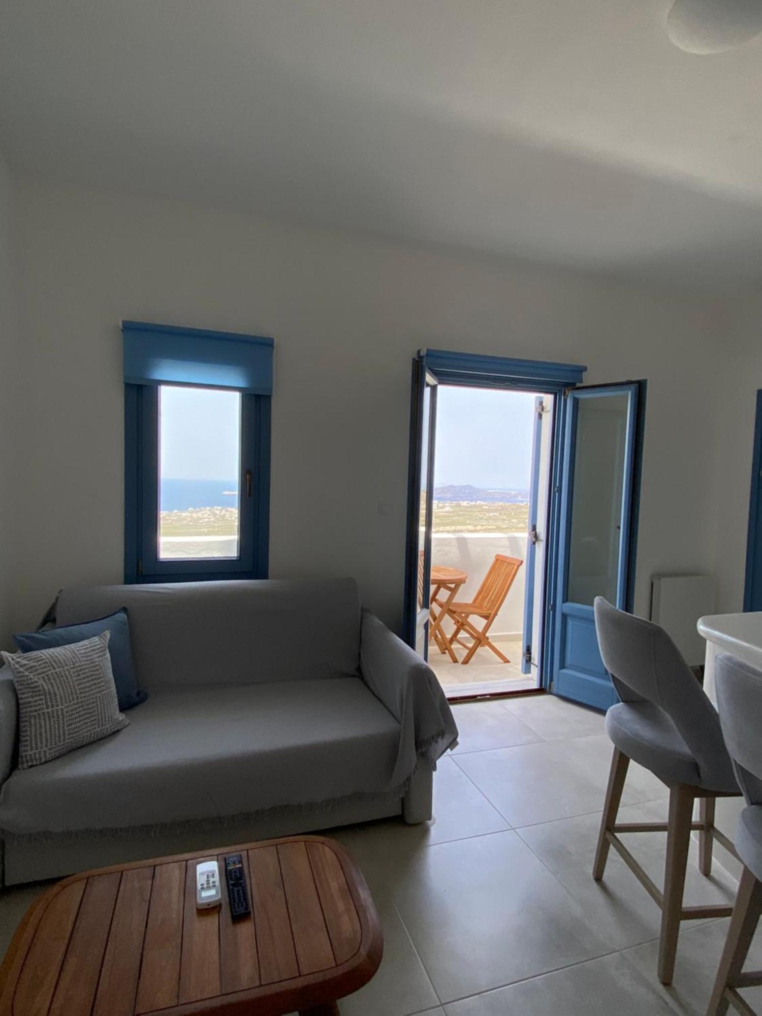 Ena Suites Santorini Pyrgos Kallistis Exterior photo