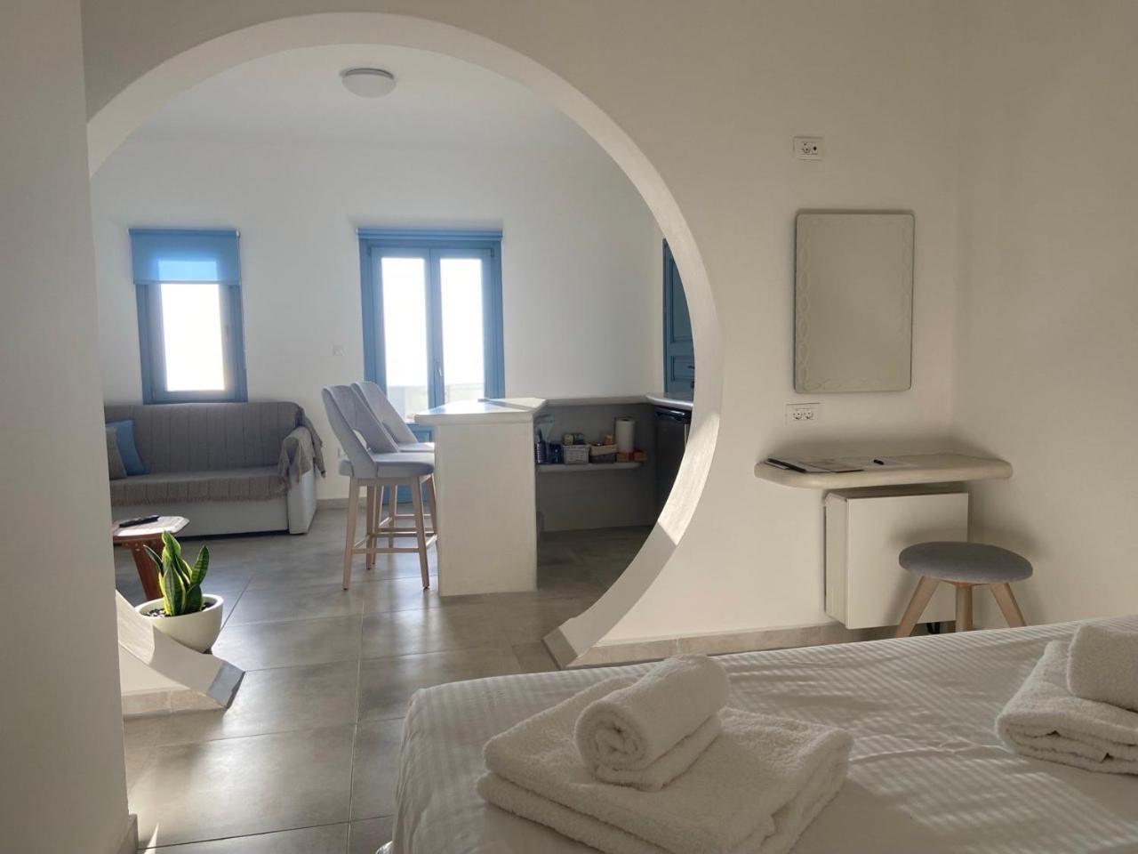 Ena Suites Santorini Pyrgos Kallistis Exterior photo
