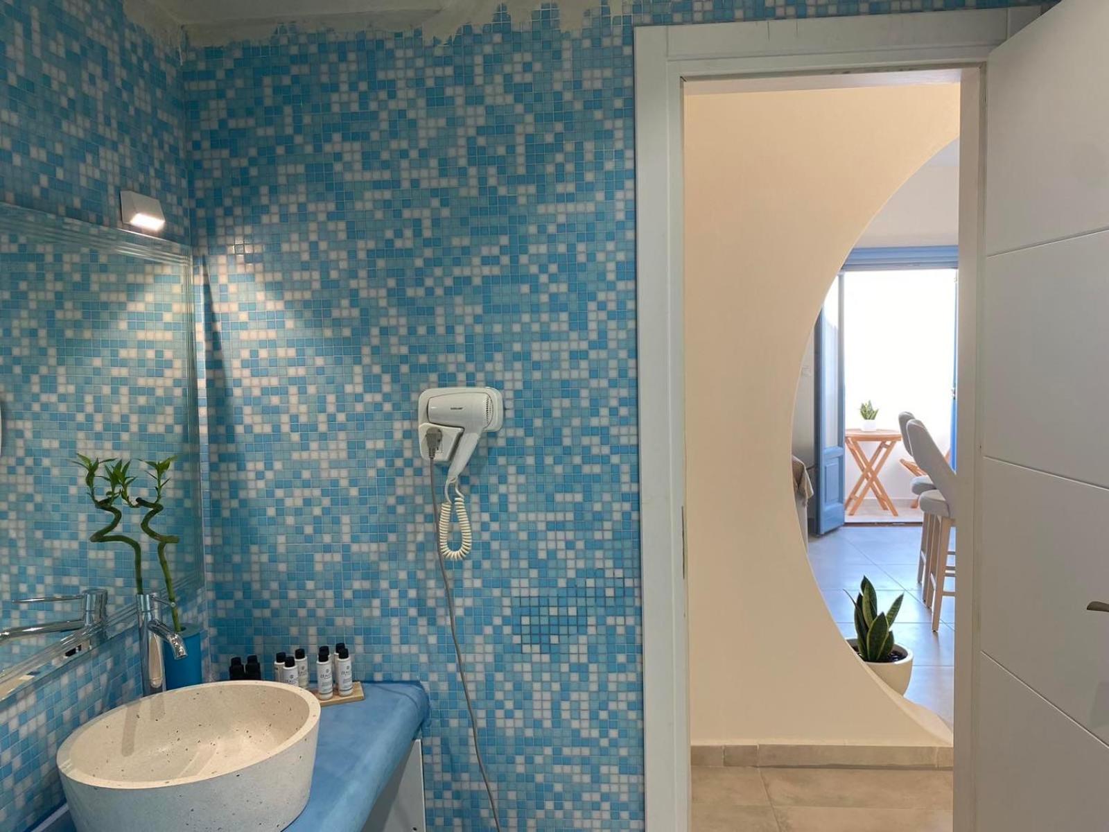 Ena Suites Santorini Pyrgos Kallistis Exterior photo